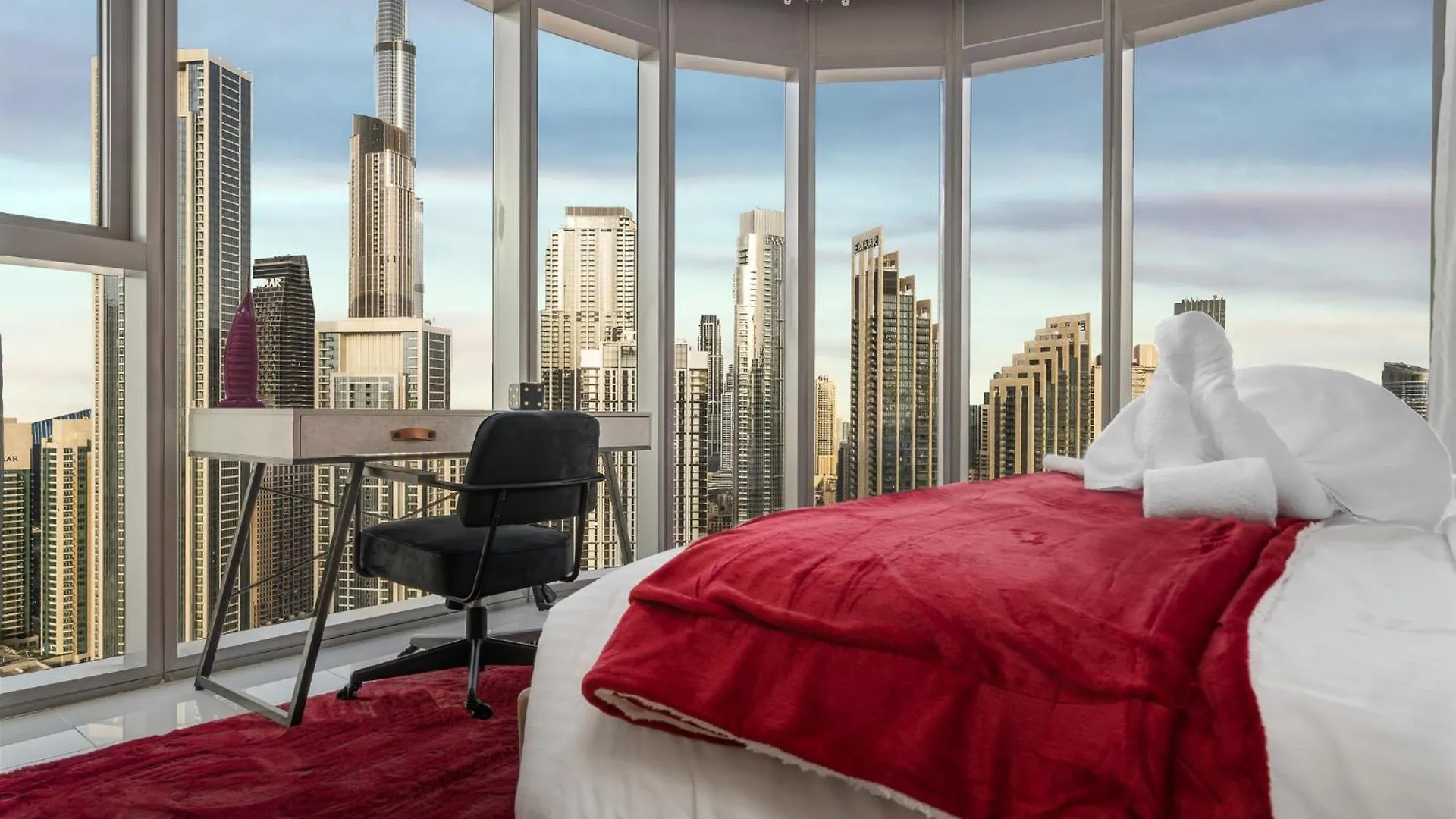 Super High Infinity Pool And Amazing Burj Khalifa View 3 Bedroom Apartment In Paramount Hotel Midtown Dubai