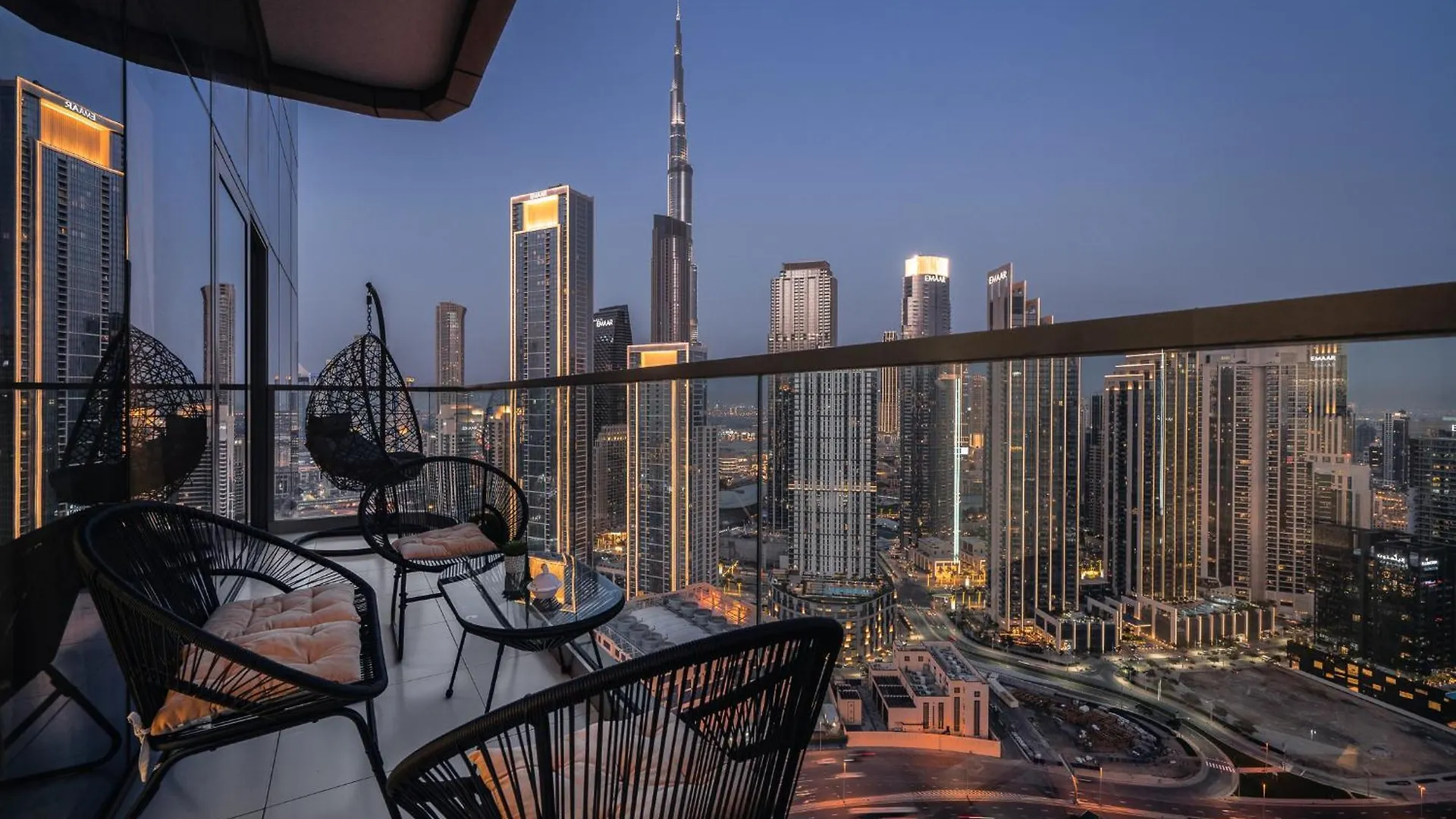 Super High Infinity Pool And Amazing Burj Khalifa View 3 Bedroom Apartment In Paramount Hotel Midtown Dubai