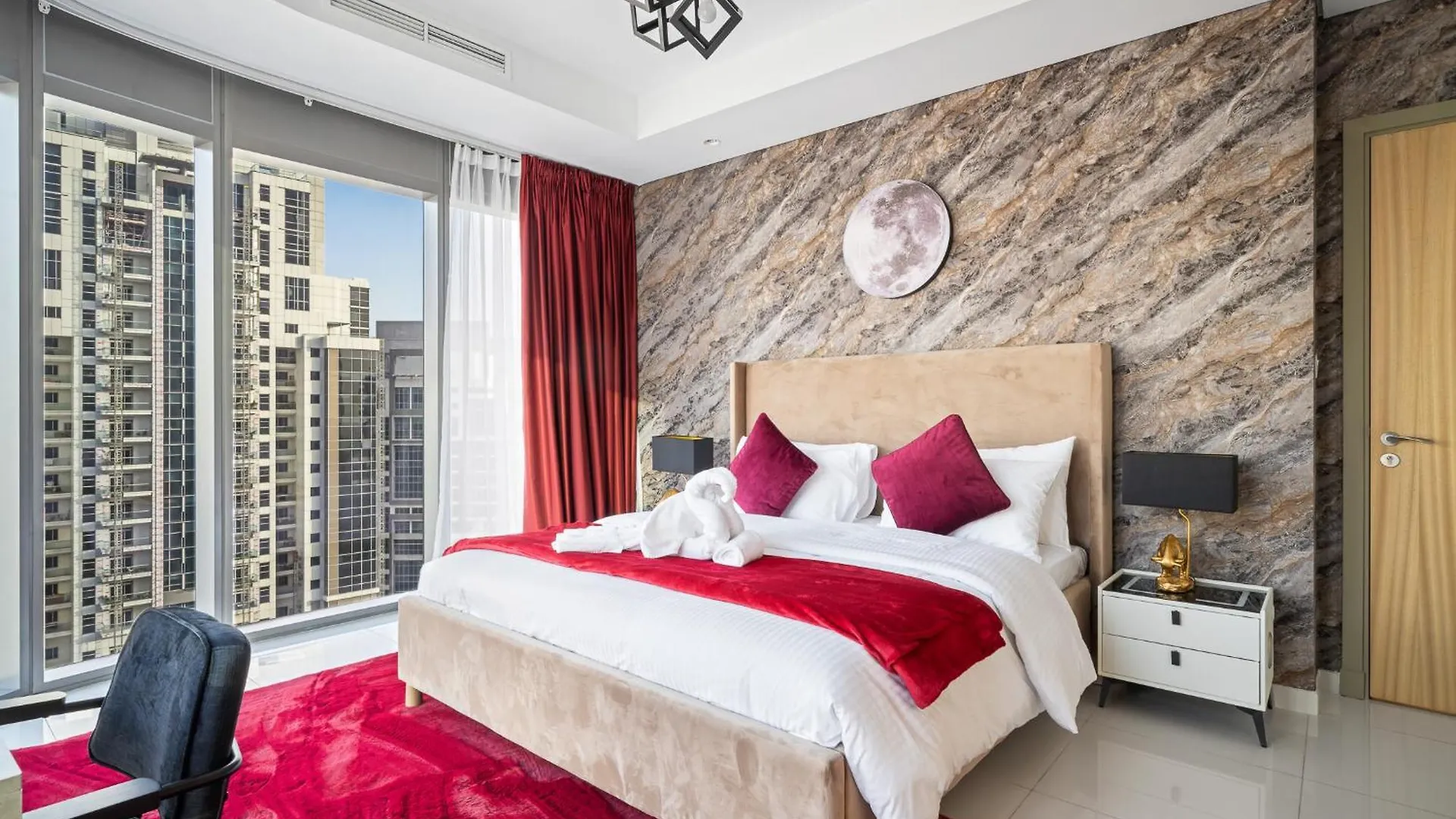 Super High Infinity Pool And Amazing Burj Khalifa View 3 Bedroom Apartment In Paramount Hotel Midtown Dubai
