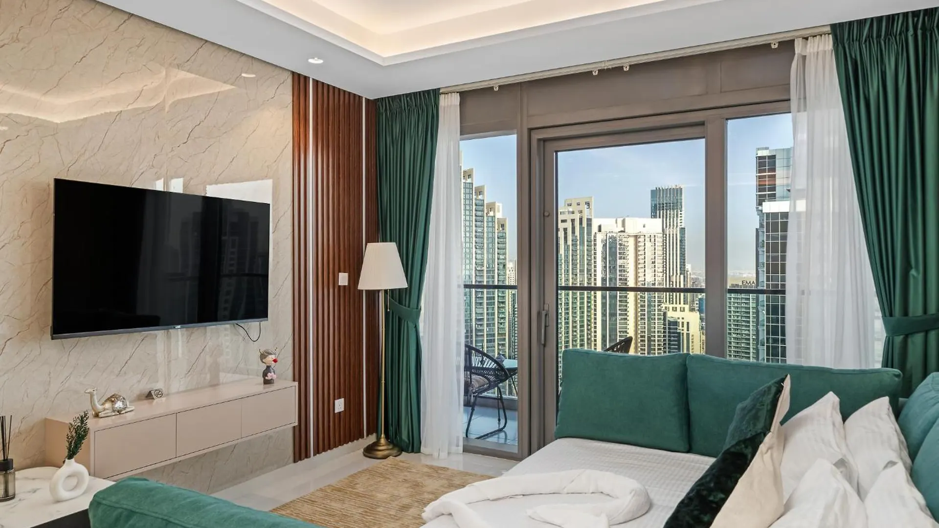 Super High Infinity Pool And Amazing Burj Khalifa View 3 Bedroom Apartment In Paramount Hotel Midtown Dubai