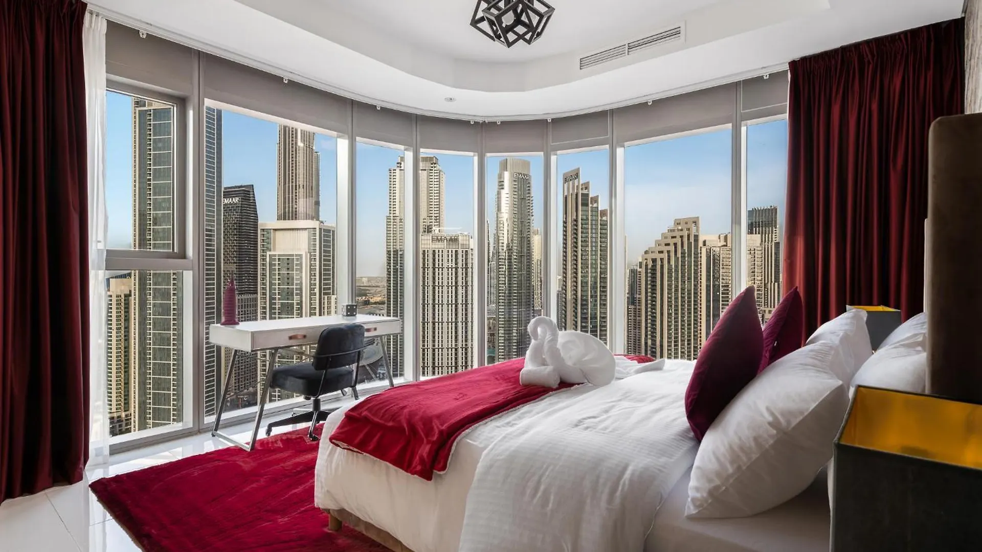 Super High Infinity Pool And Amazing Burj Khalifa View 3 Bedroom Apartment In Paramount Hotel Midtown Dubai
