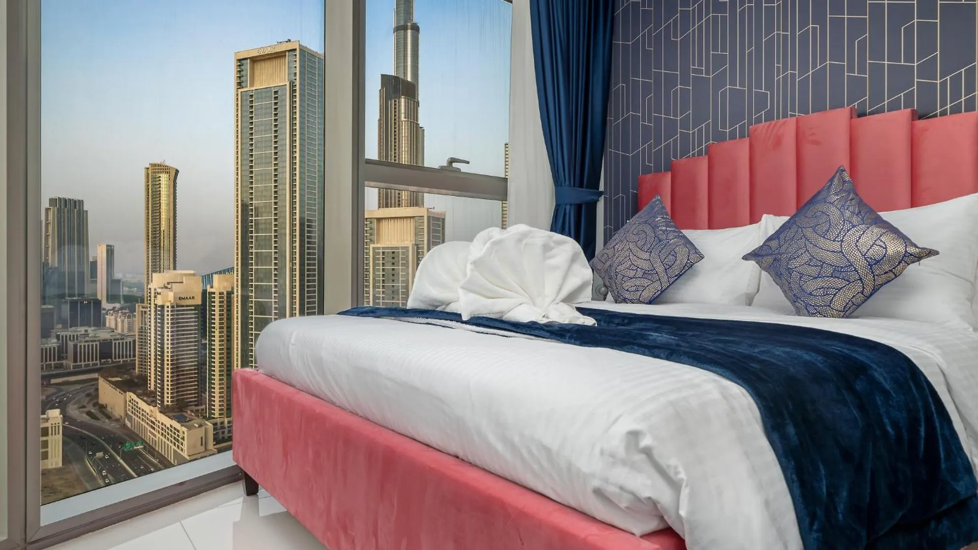 Super High Infinity Pool And Amazing Burj Khalifa View 3 Bedroom Apartment In Paramount Hotel Midtown Dubai