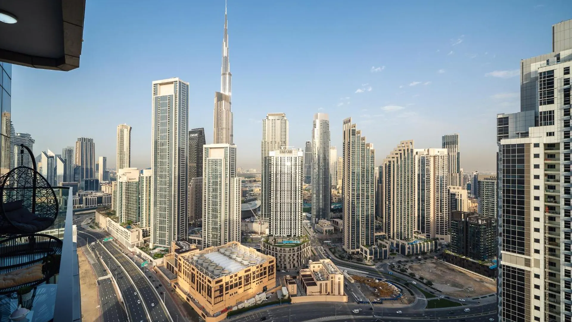 Super High Infinity Pool And Amazing Burj Khalifa View 3 Bedroom Apartment In Paramount Hotel Midtown Dubai