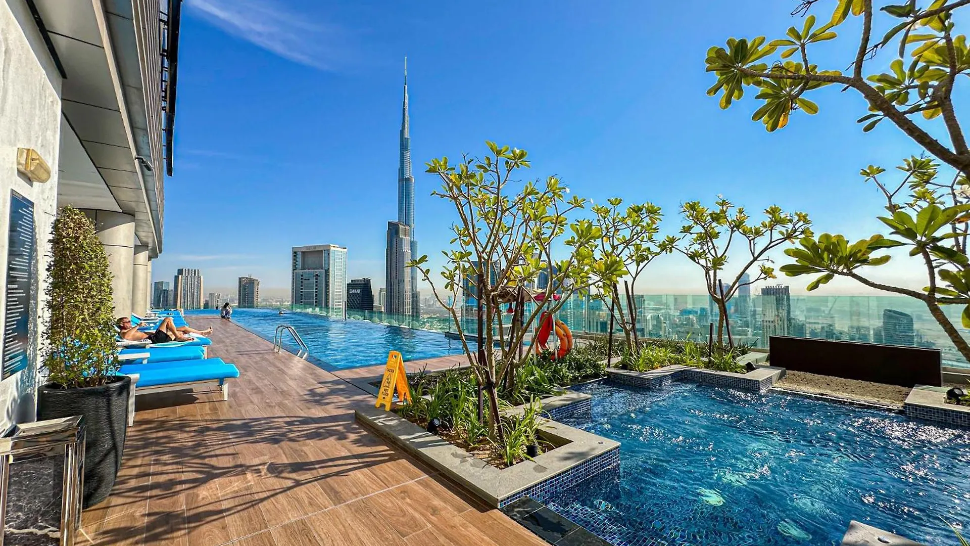 Super High Infinity Pool And Amazing Burj Khalifa View 3 Bedroom Apartment In Paramount Hotel Midtown Dubai