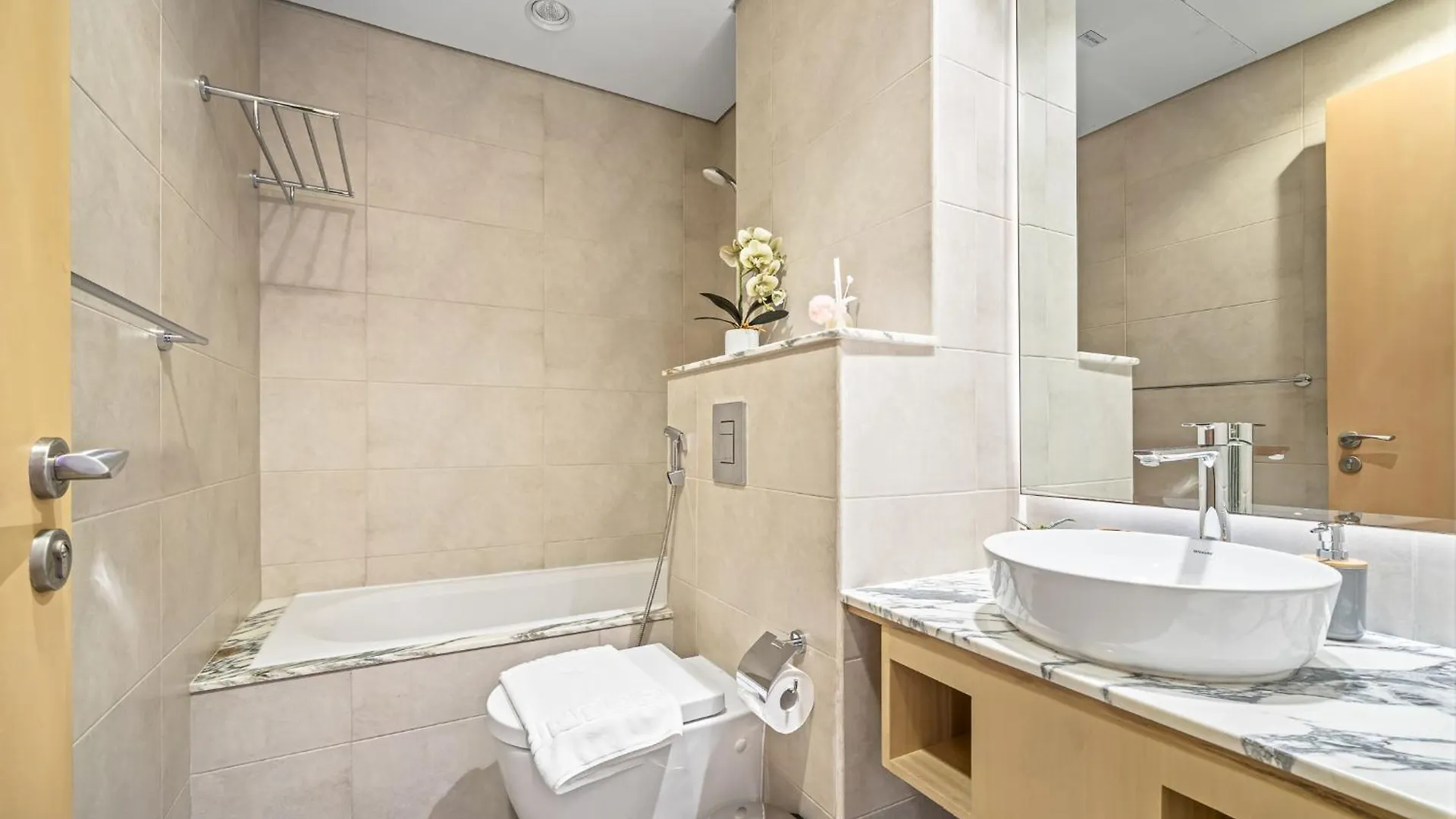 Super High Infinity Pool And Amazing Burj Khalifa View 3 Bedroom Apartment In Paramount Hotel Midtown ドバイ アラブ首長国連邦
